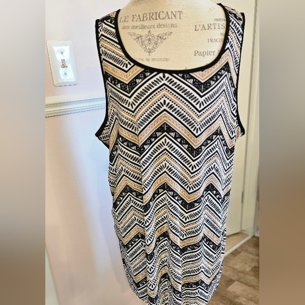 Susan Graver Black and White Graphic Sleeveless Tank Top